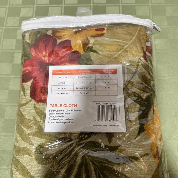 Other - Outdoor zippered fabric tablecloth